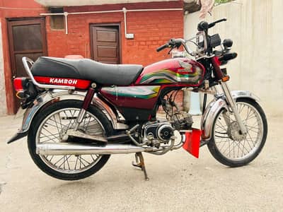 Urgent sale krni ha 2022 ka last pa nikle ha ur 2023 ka Sticker ha