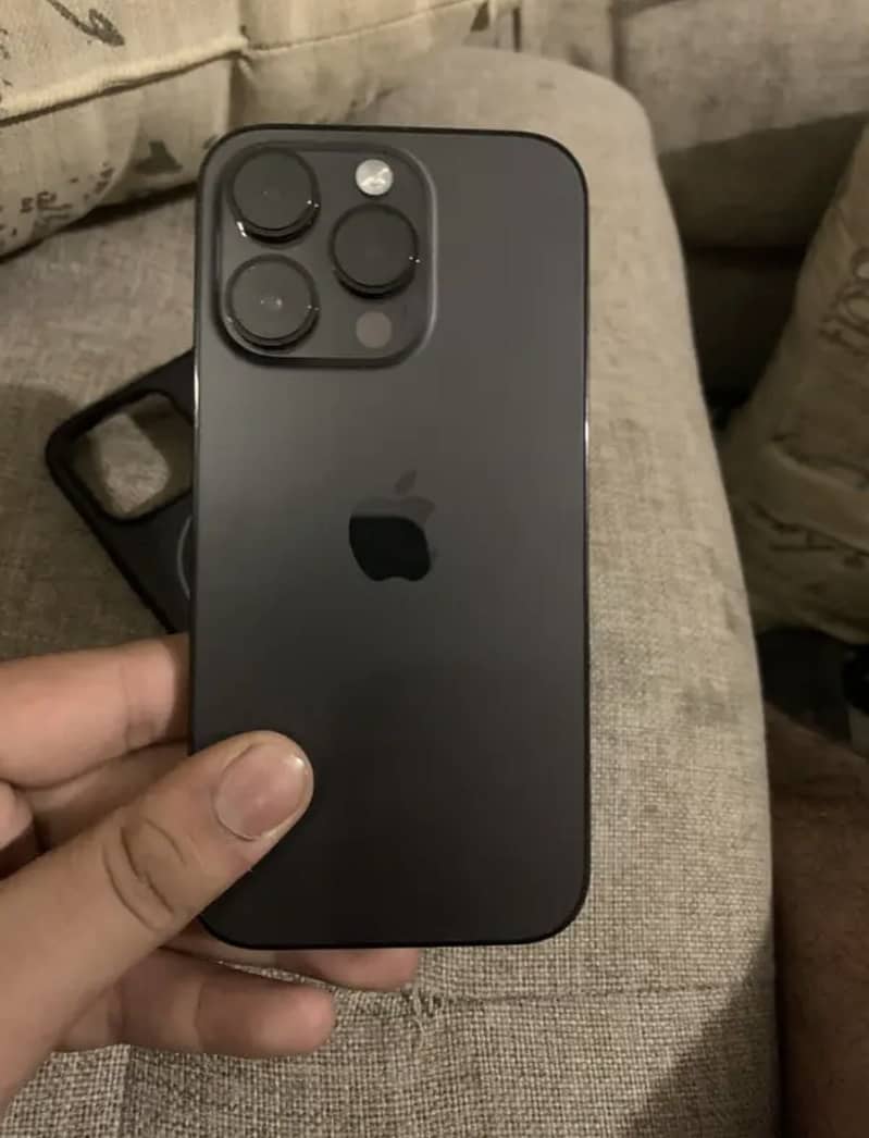 Apple iPhone 14 pro 1