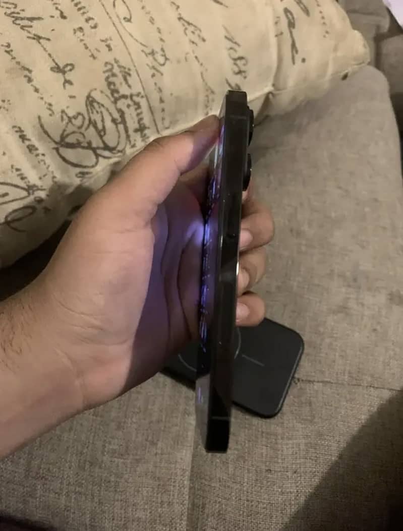 Apple iPhone 14 pro 4
