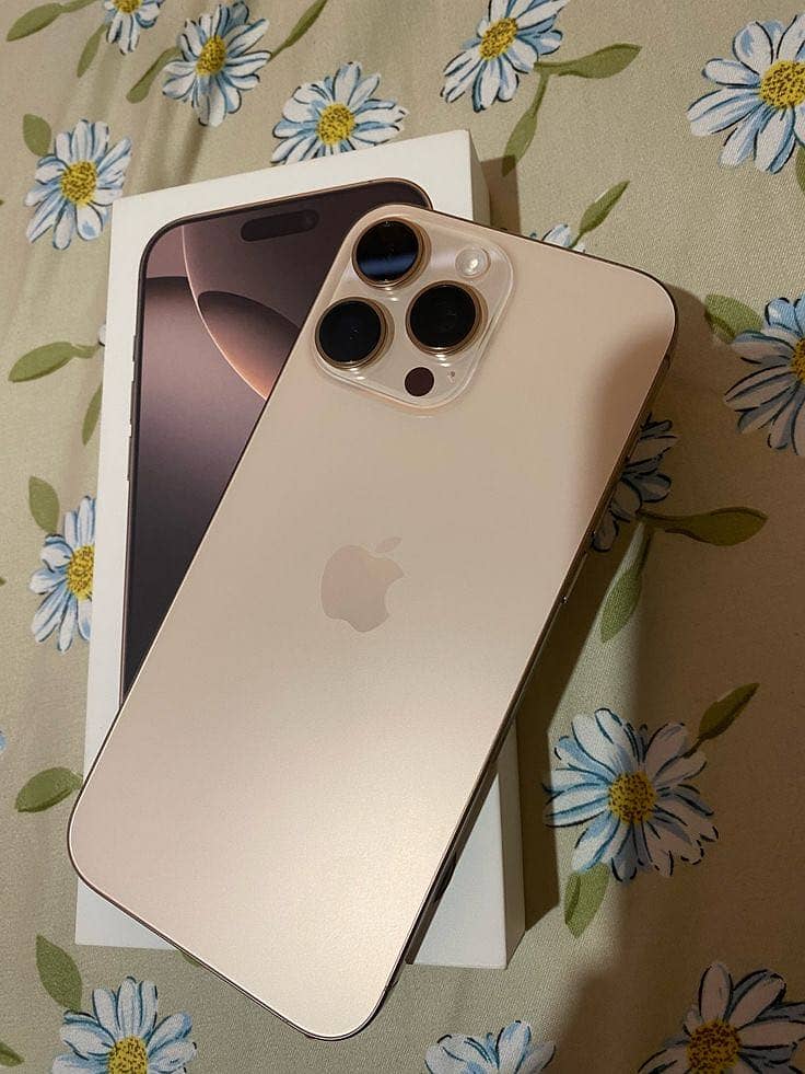 Apple iPhone 16 Pro Max 0