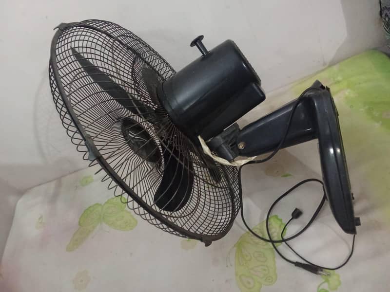 Dawlance Bracket Fan 3