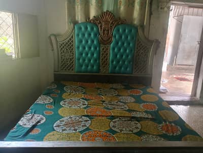 bed with 2side tabels  .