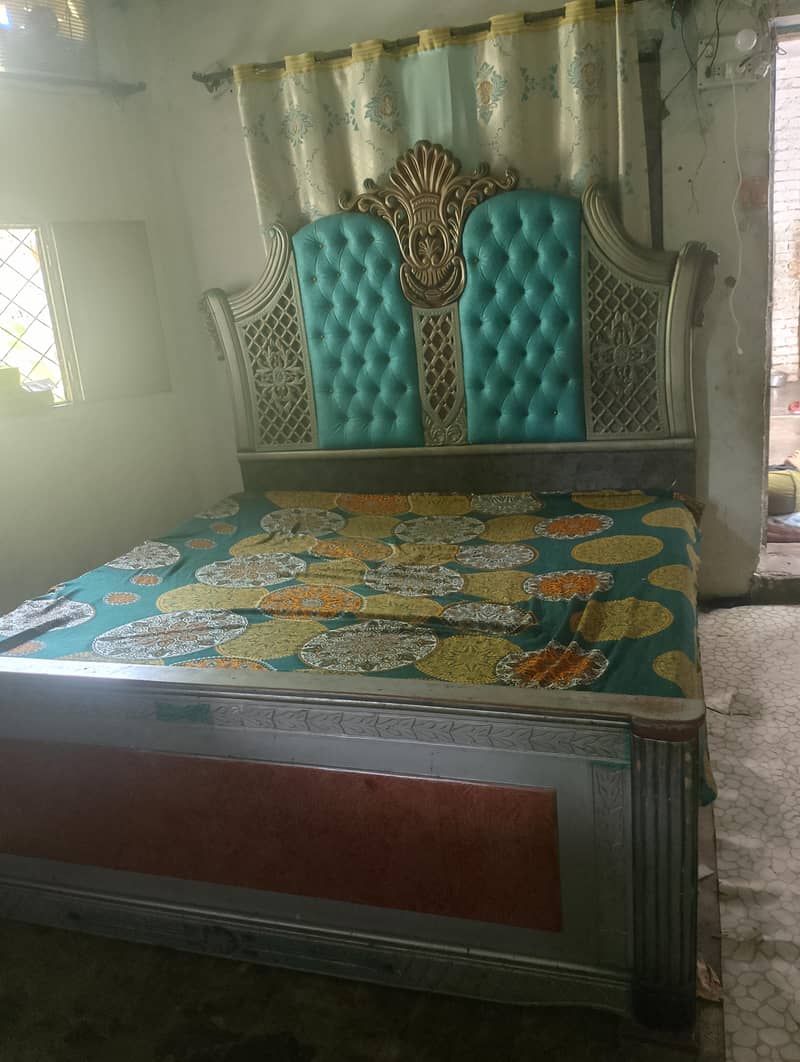 bed with 2side tabels  . 2