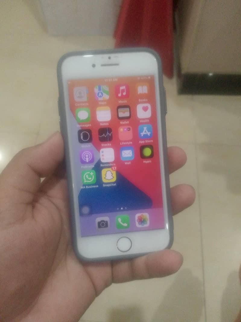 Apple iPhone 7 0