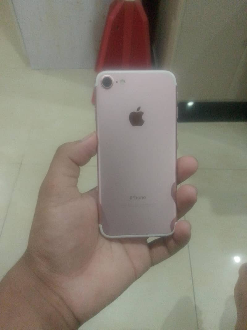 Apple iPhone 7 1