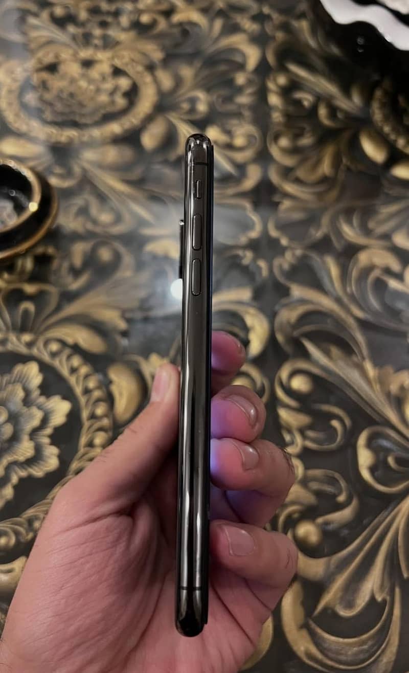 Apple iPhone X 3