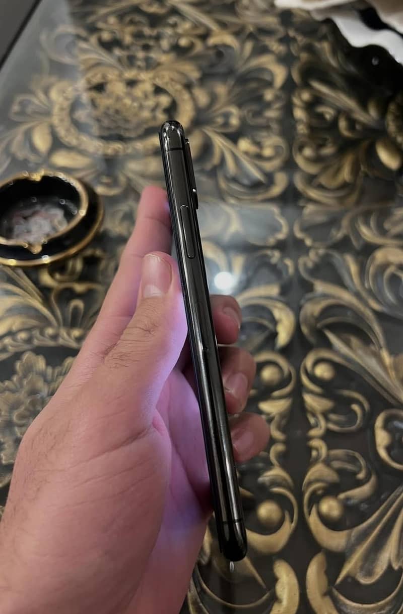 Apple iPhone X 4
