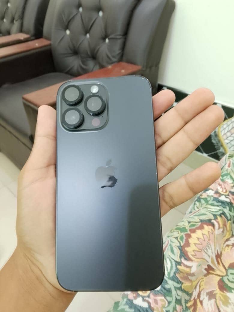 Apple iPhone 14 Pro Max 1