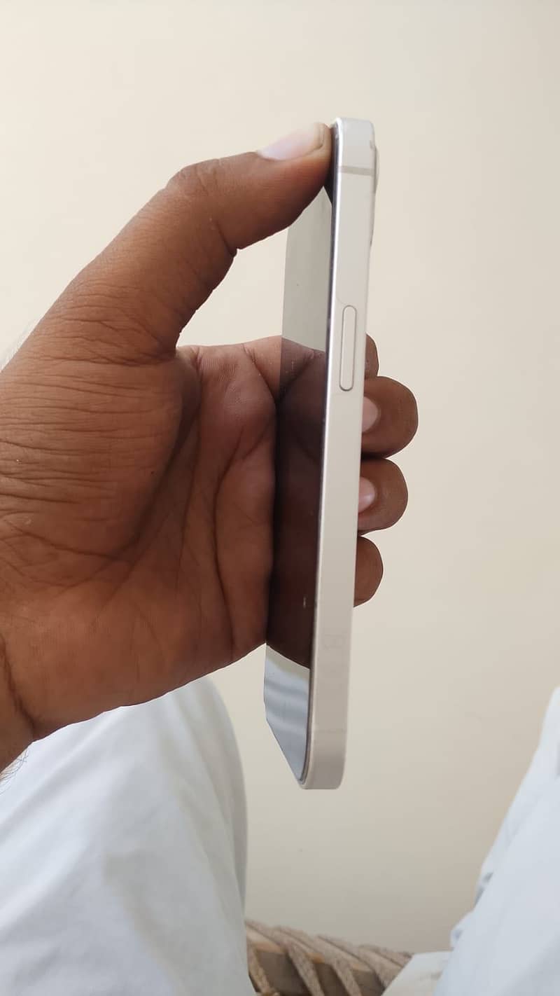 Apple iPhone 13 4