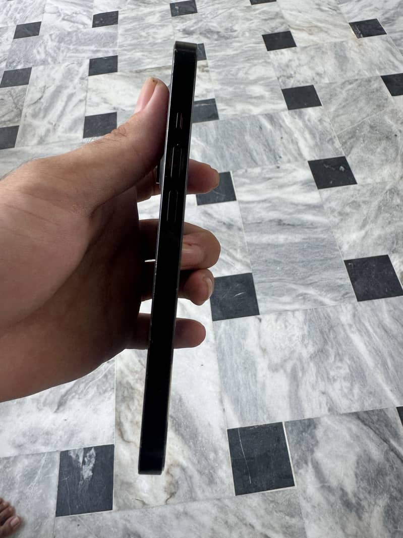 iPhone 14 Pro 4