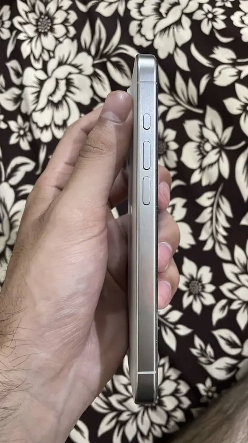 Apple iPhone 15 Pro 1