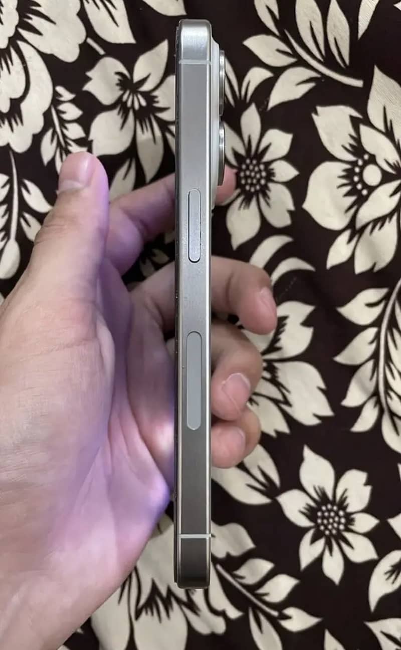 Apple iPhone 15 Pro 2
