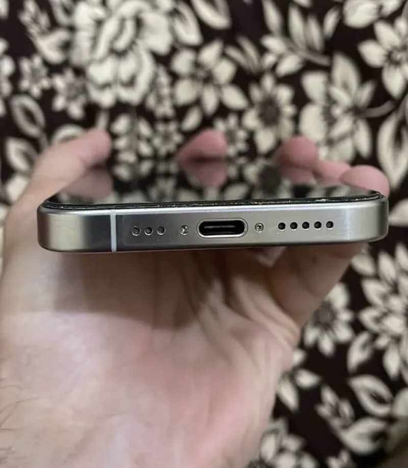 Apple iPhone 15 Pro 3