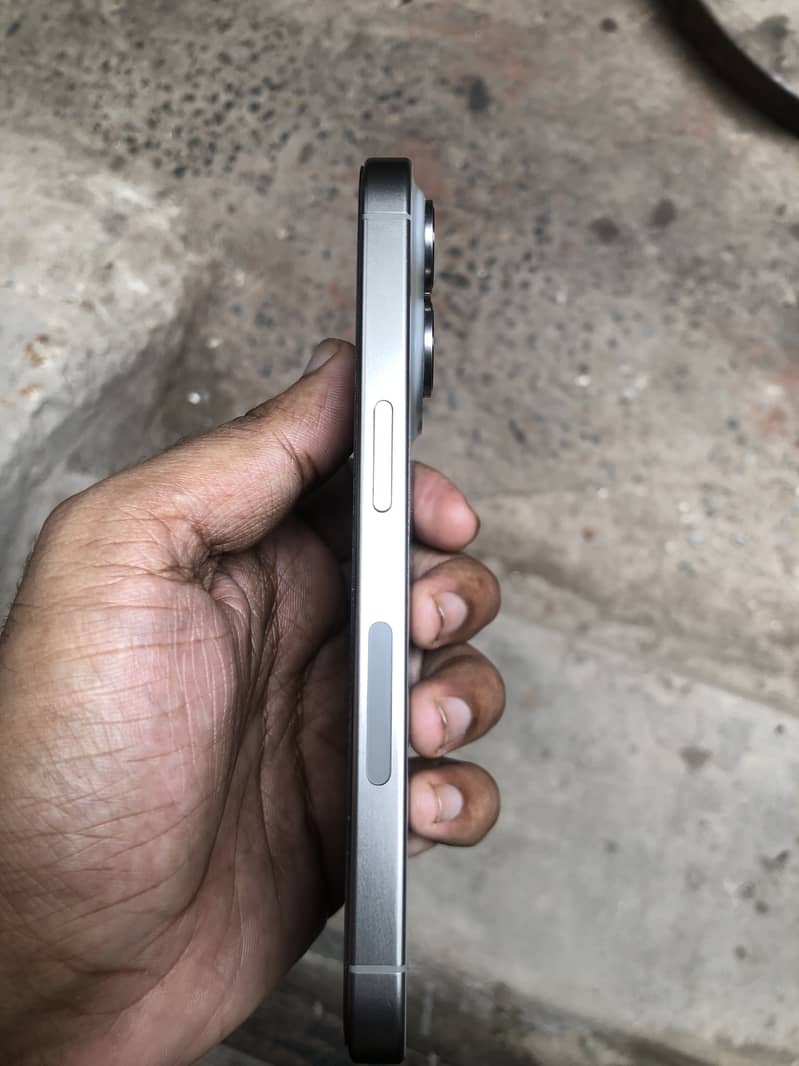 Apple iPhone 15 Pro 1