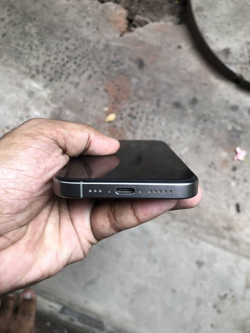 Apple iPhone 15 Pro 4