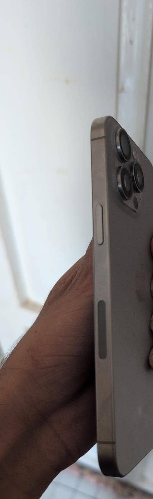 Apple iPhone 15 Pro Max 3