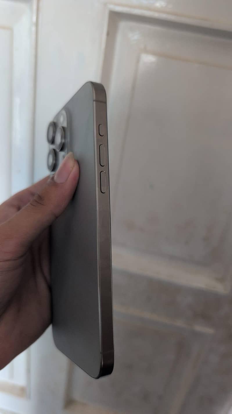 Apple iPhone 15 Pro Max 4