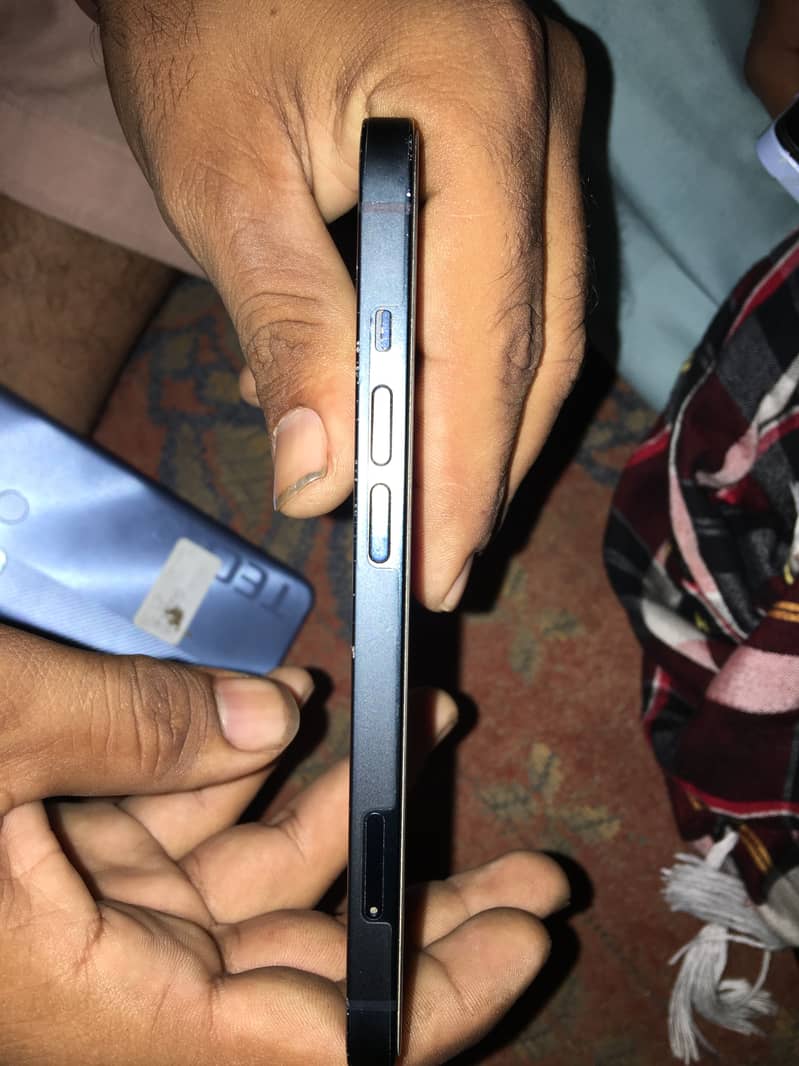 Apple iPhone 13 0