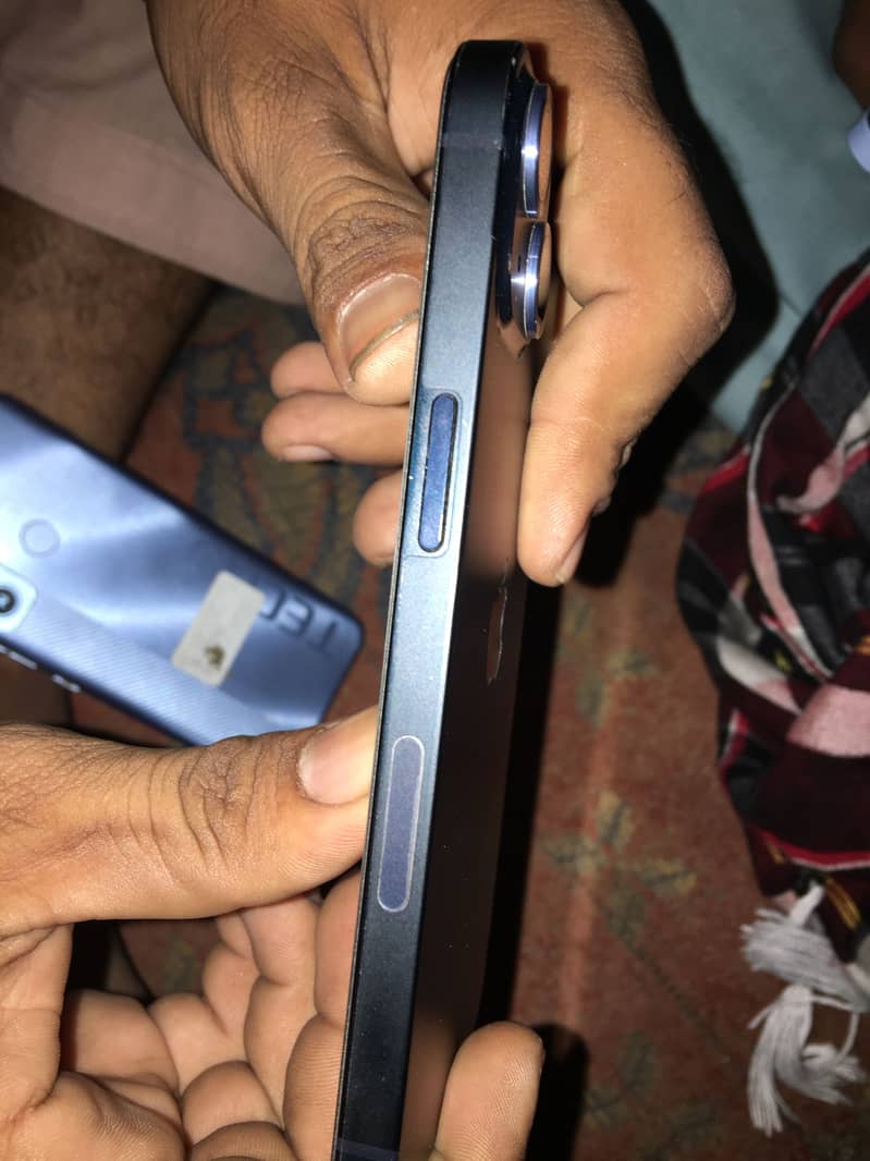 Apple iPhone 13 2