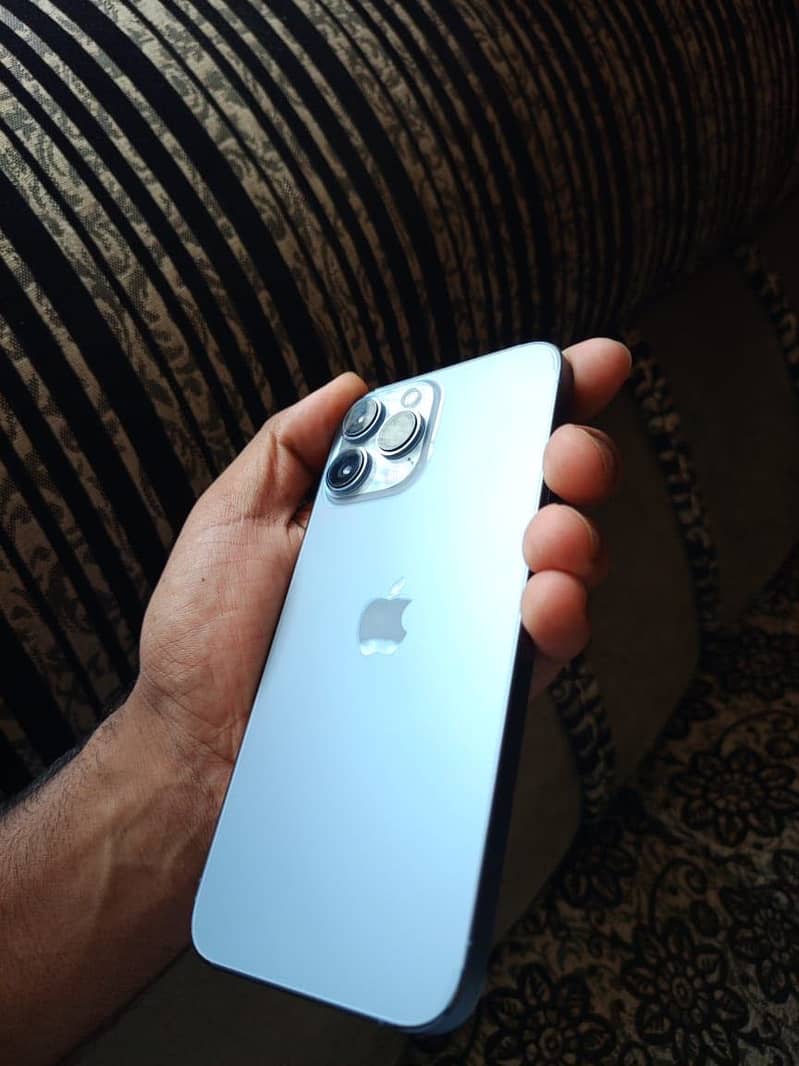 Apple iPhone 13 Pro Max 4