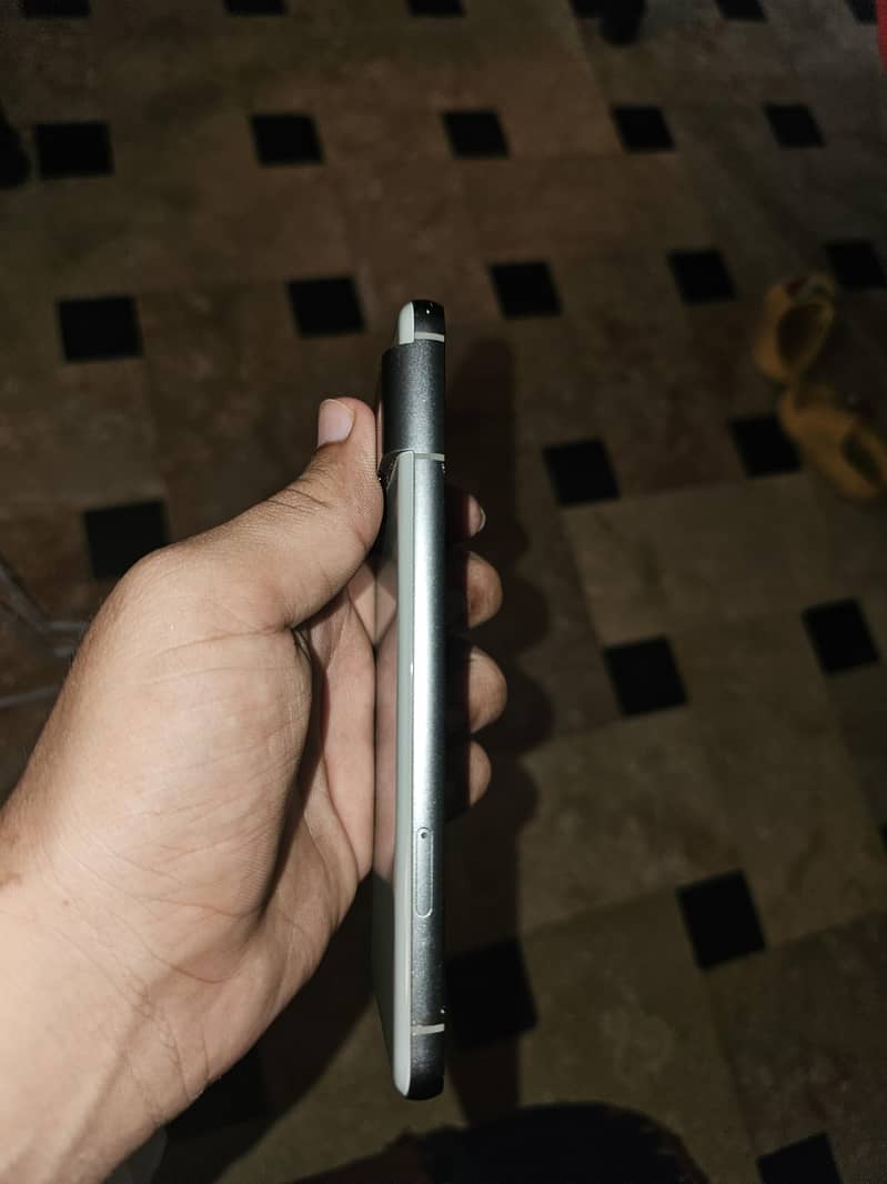Google Pixel 8 3
