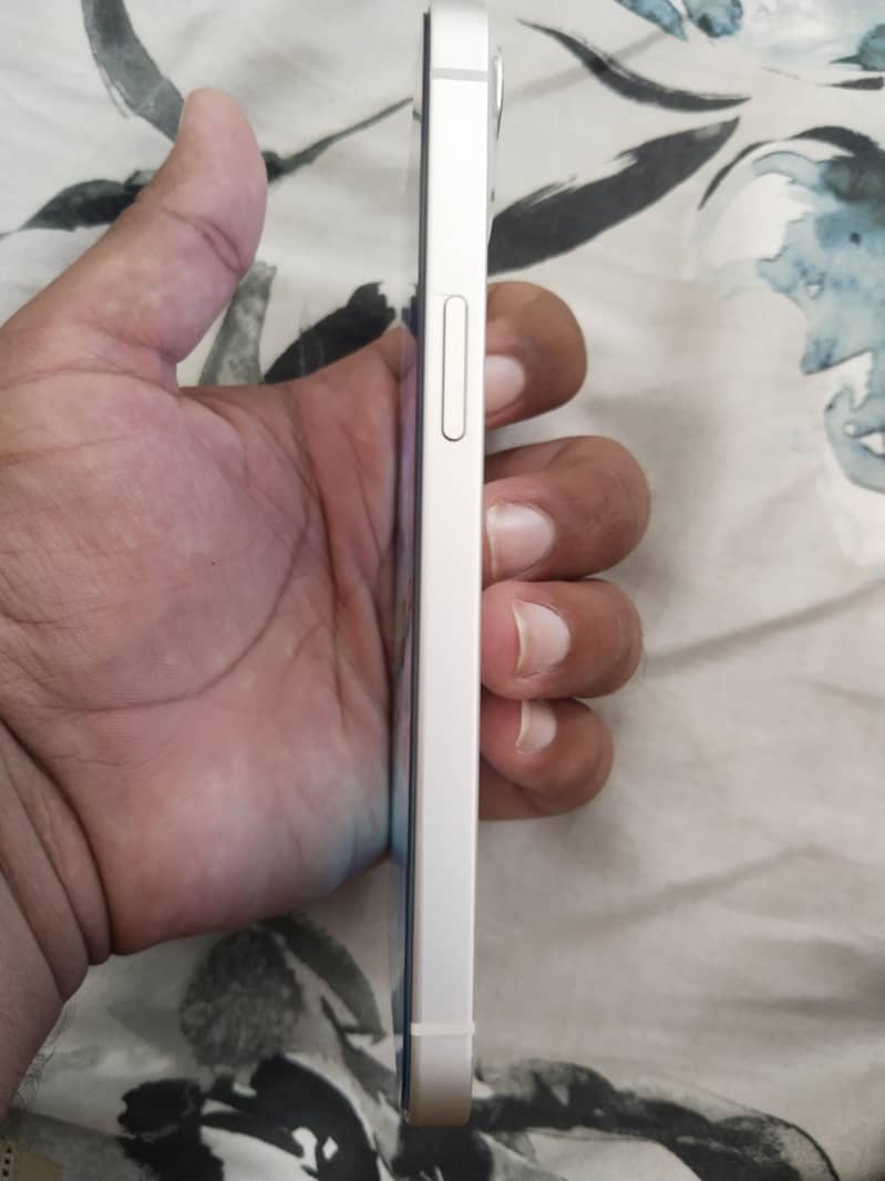 Apple iPhone 13 2