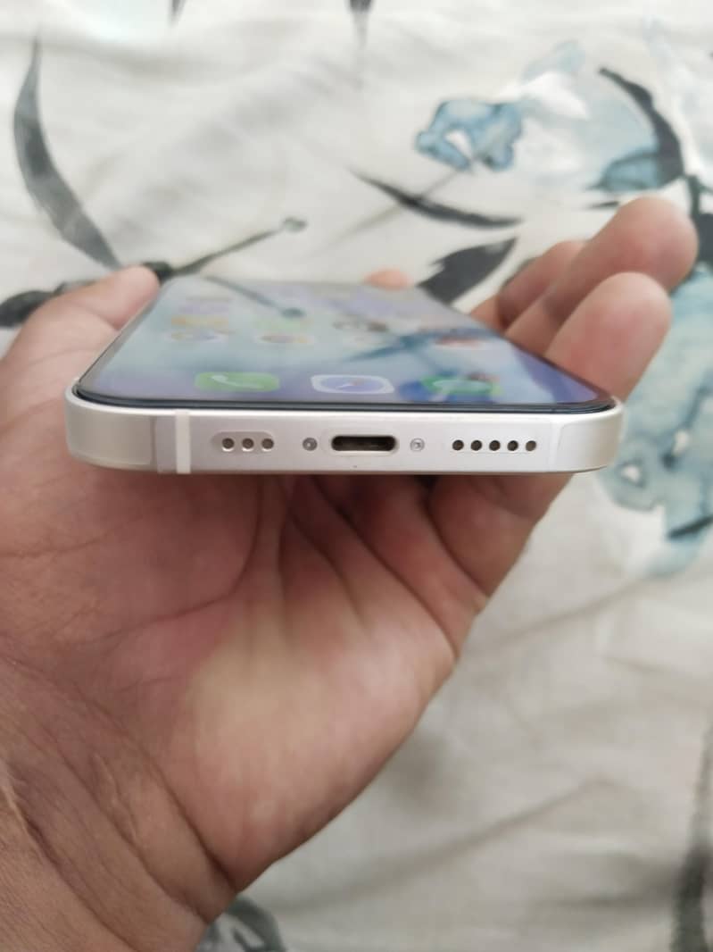 Apple iPhone 13 4