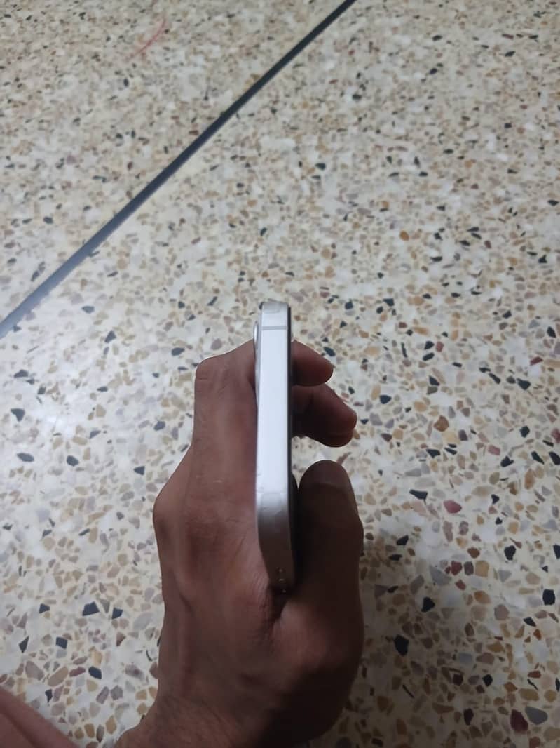 Apple iPhone 13 3