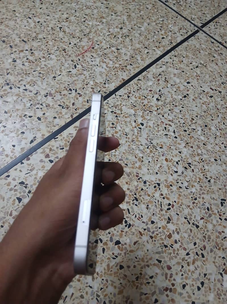 Apple iPhone 13 6