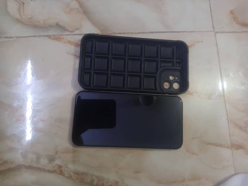 Apple iPhone 11 0