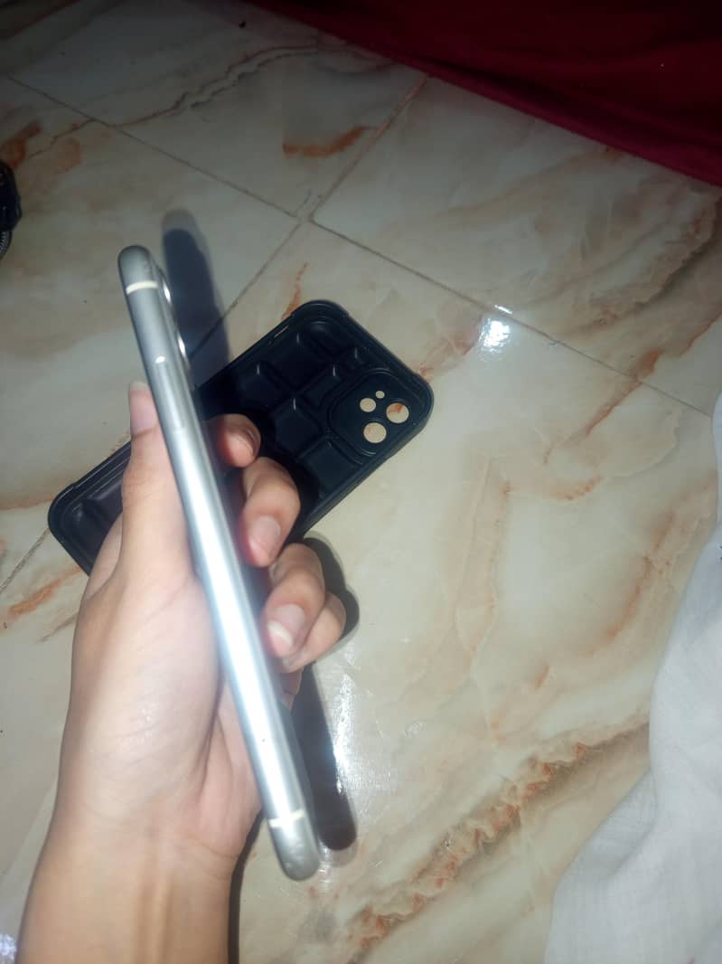 Apple iPhone 11 3