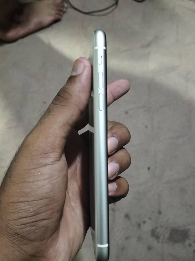Apple iPhone 11 3