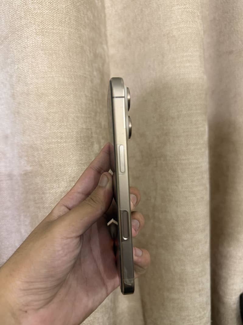 Apple iPhone 16 Pro 3