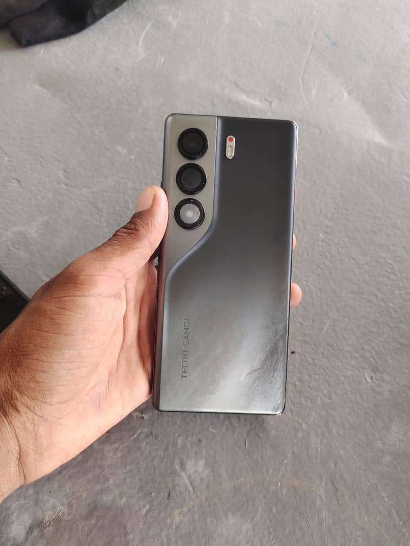 TECNO CAMON 40 PRO 0