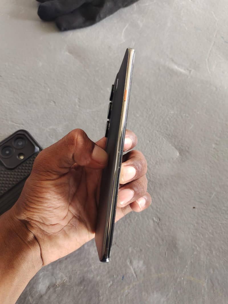 TECNO CAMON 40 PRO 1