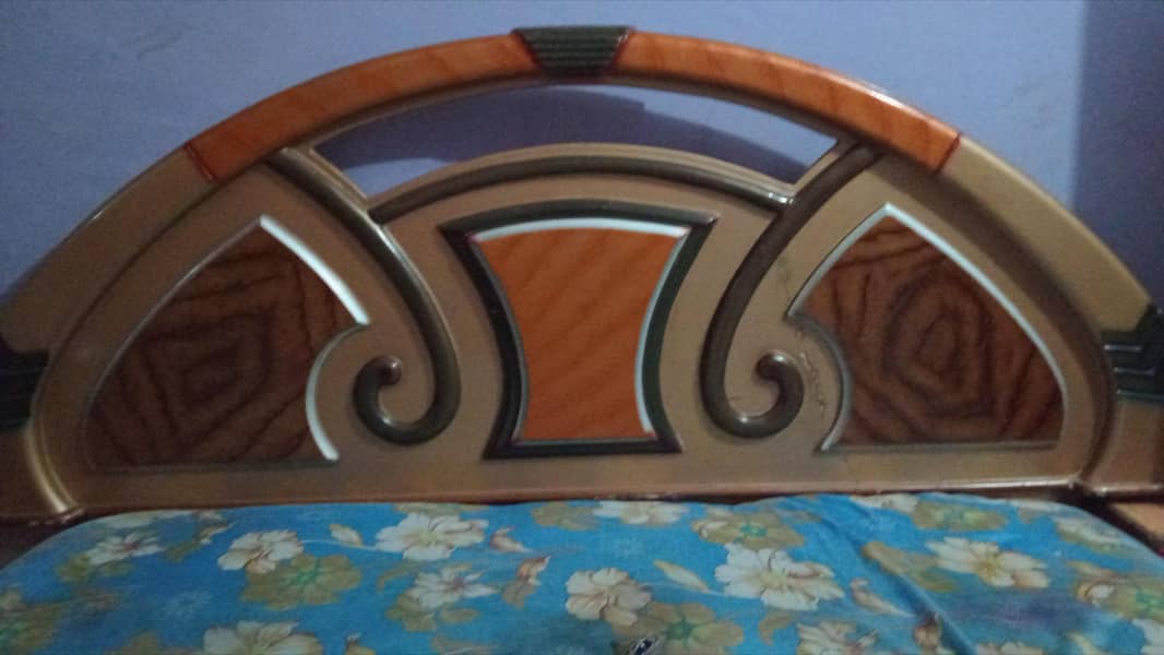 only bed with site table 0