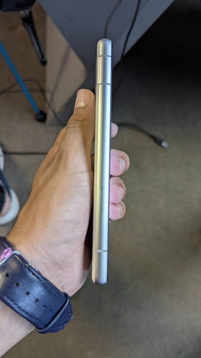 Google Pixel 7a 2