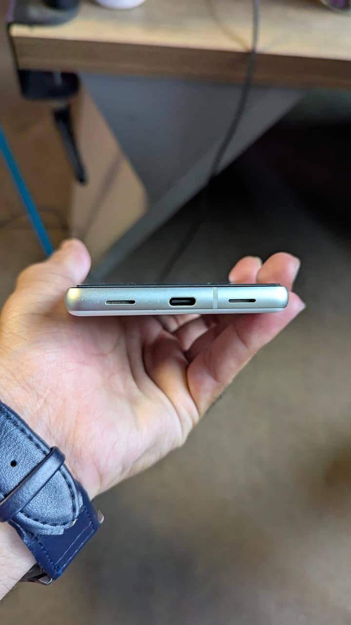 Google Pixel 7a 5