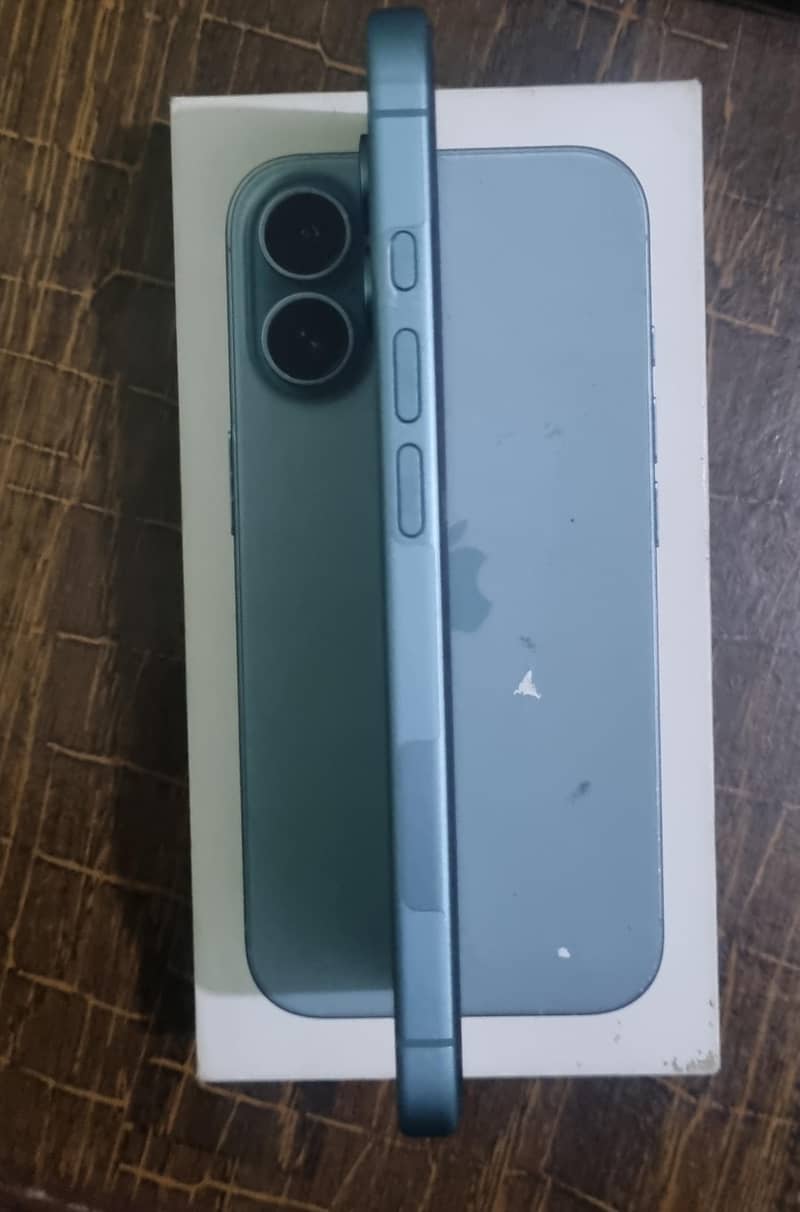 Apple iPhone 16 2
