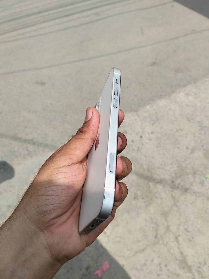 Apple iPhone 12 1
