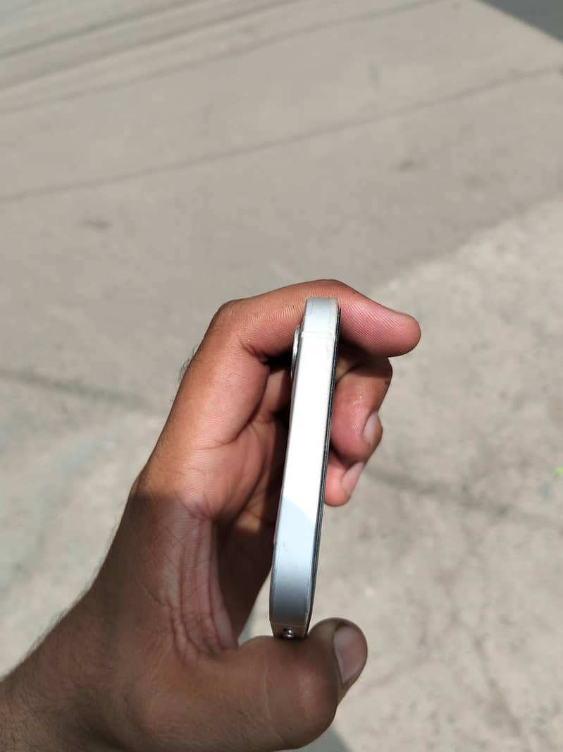 Apple iPhone 12 3