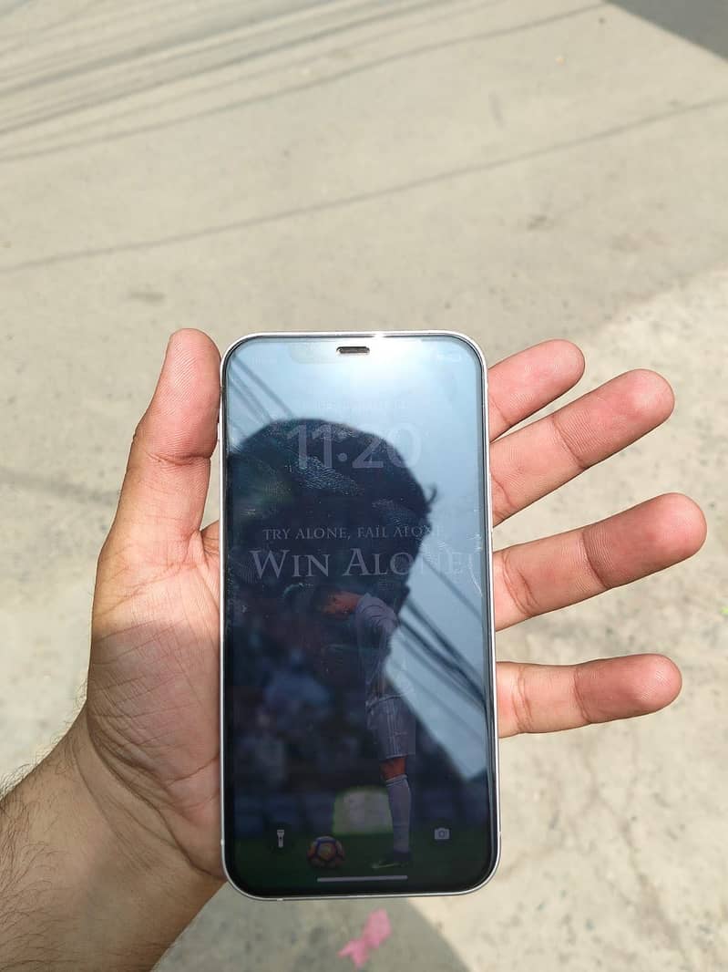 Apple iPhone 12 4