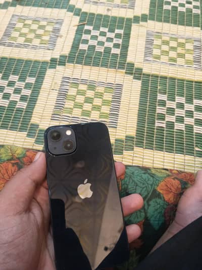 Apple iPhone 13