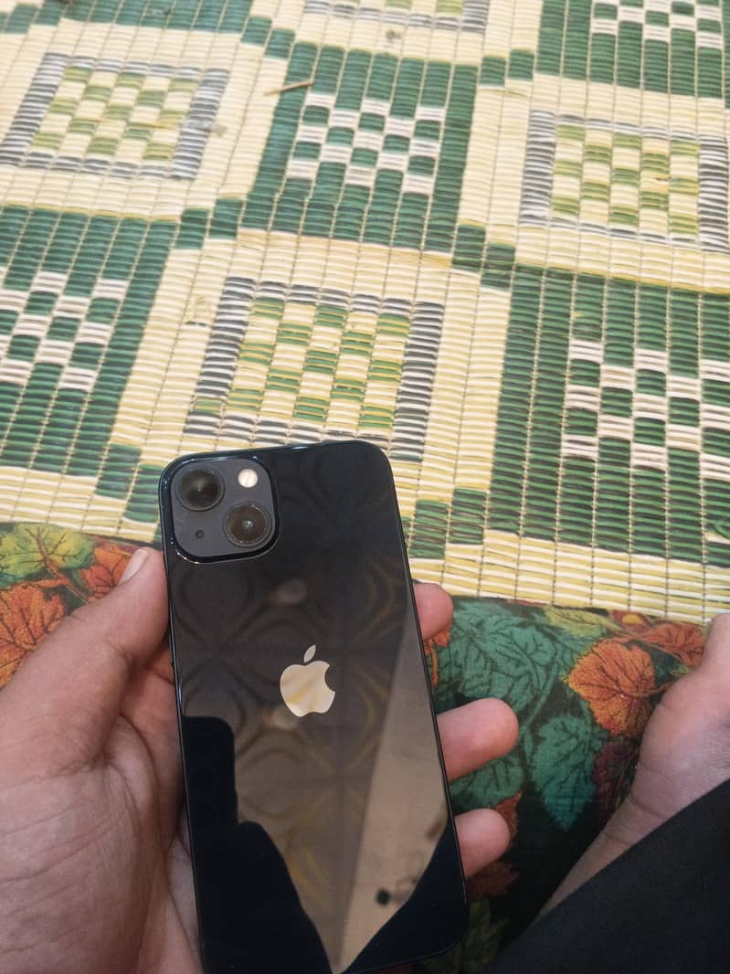 Apple iPhone 13 0