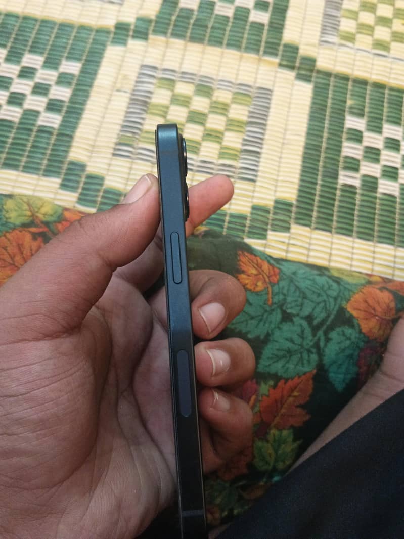 Apple iPhone 13 1