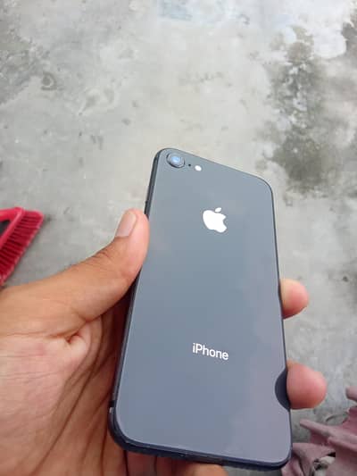 Iphone 8 only used for 3 months comes with cover
