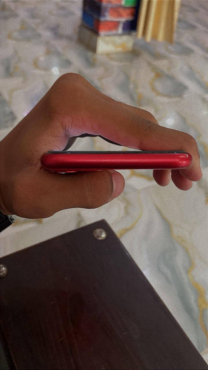 Apple iPhone 11 4