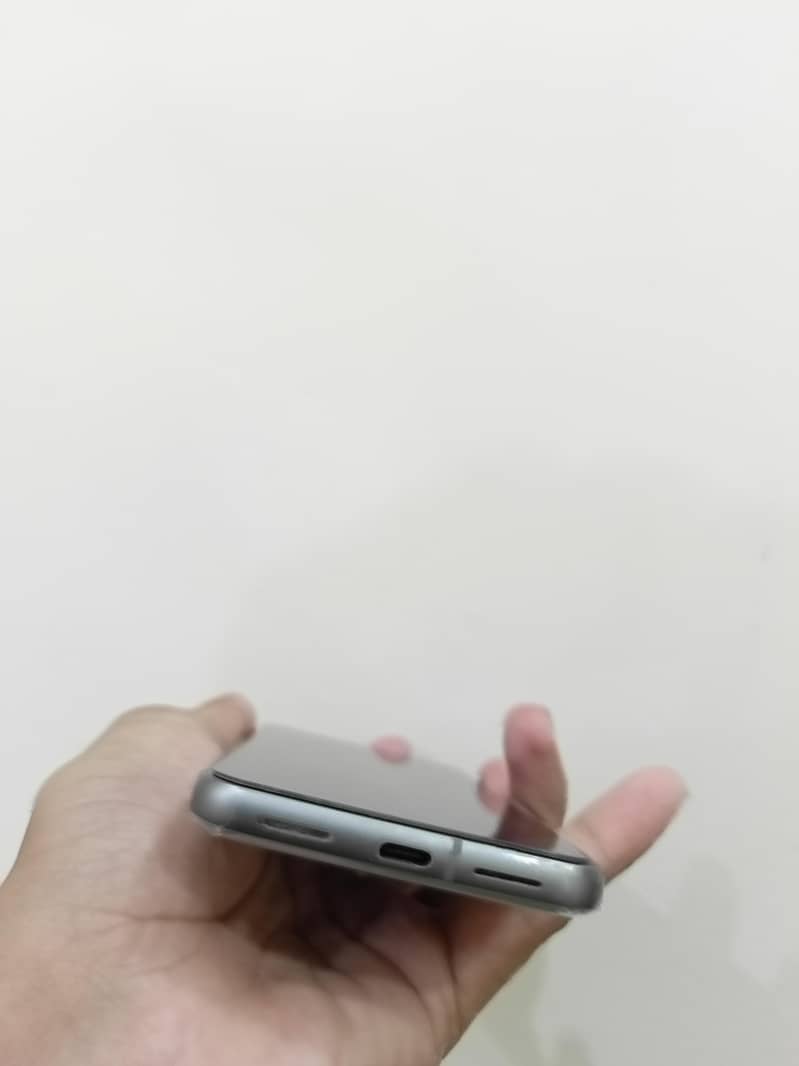 Google Pixel 8 4