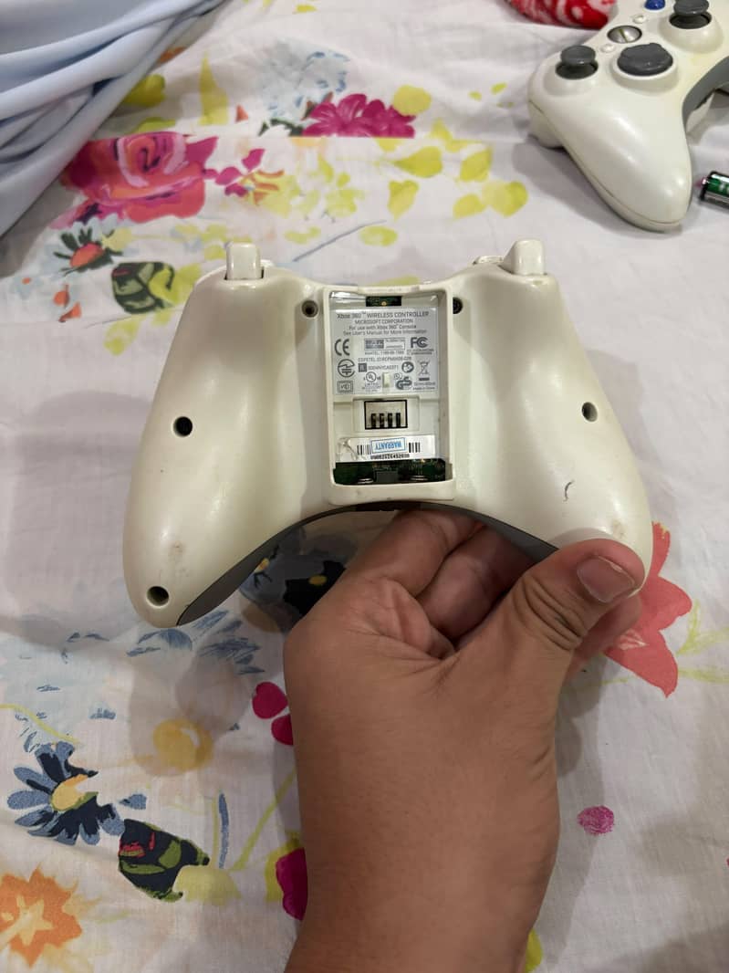 XBOX-360 CONTROLLER 4