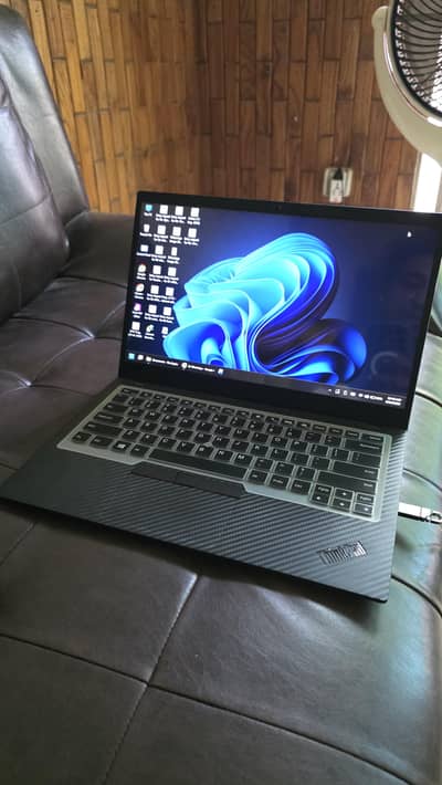 Lenovo X1 Carbon - i7 10th Gen/16Gb/256Gb/Touchscreen/Backlit keyboard